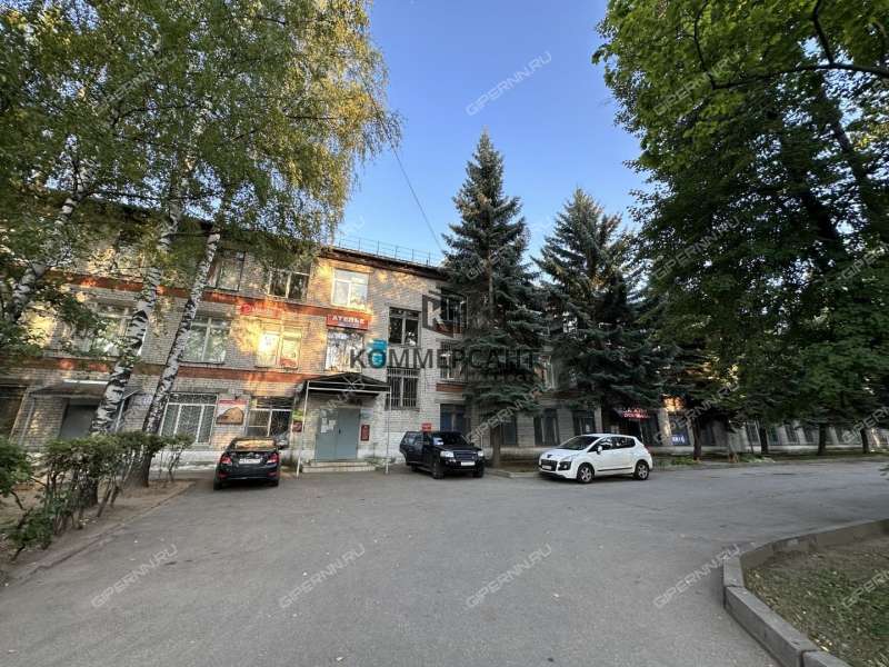 здание под офис, торговую площадь на улице Чаадаева