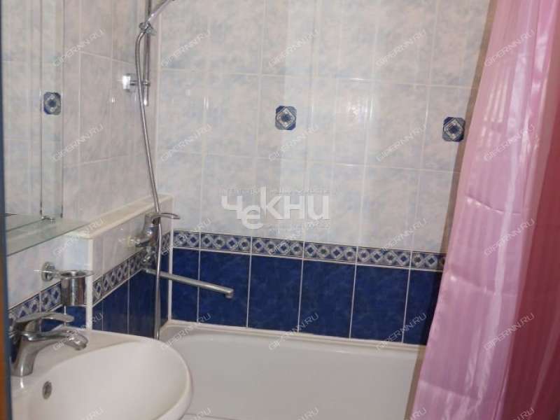 трёхкомнатная квартира на улице Тропинина дом 12