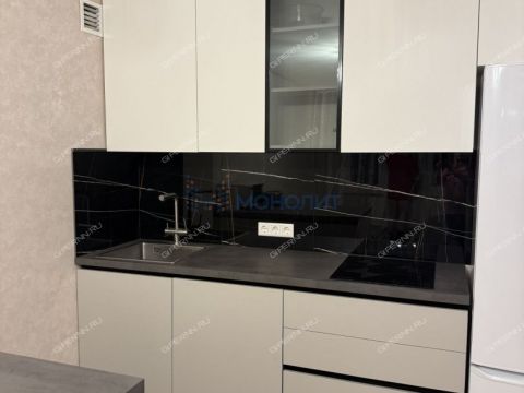 2-komnatnaya-ul-romantikov-d-11 фото